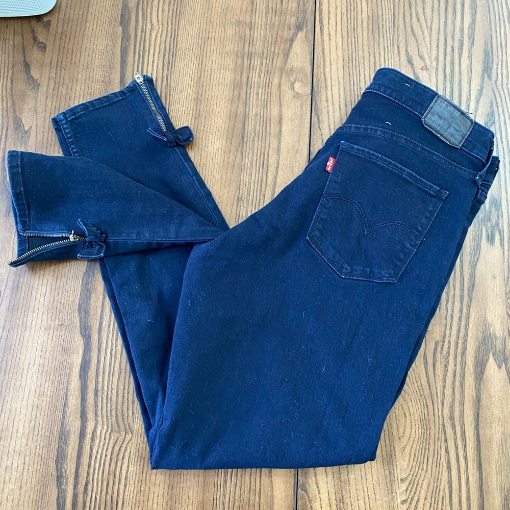 Levi’s Skinny Fit with Zipper & Bow at the ankle